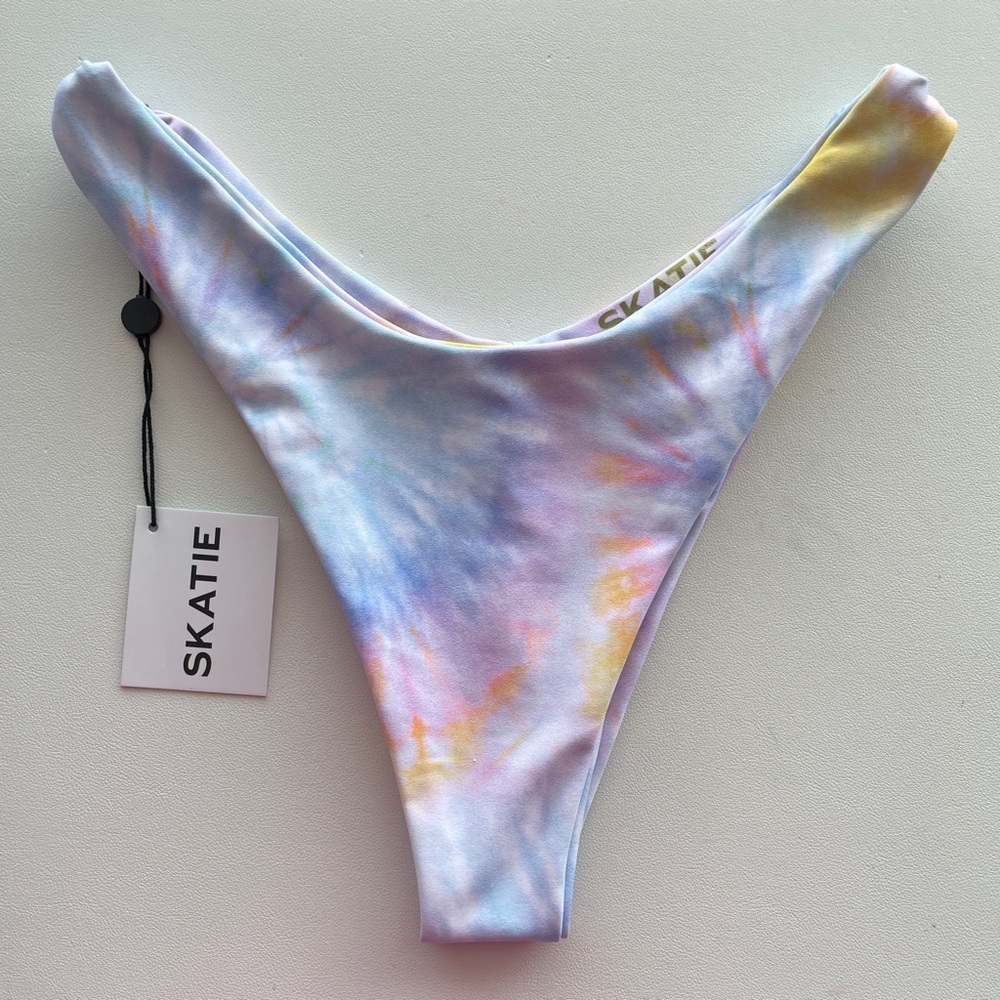 NWT Skatie Suzanne Bottoms - Tavarua